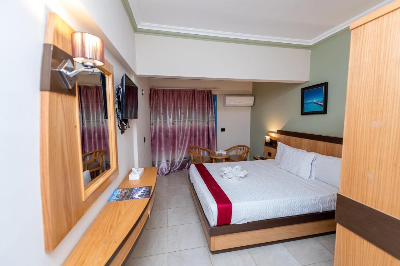 Noras Beach Hotel ポートサイド エクステリア 写真