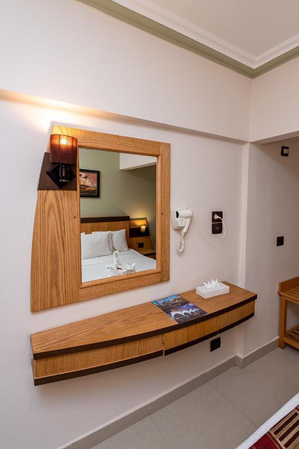 Noras Beach Hotel ポートサイド エクステリア 写真