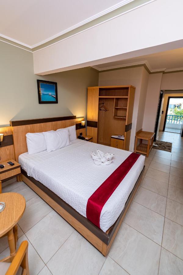 Noras Beach Hotel ポートサイド エクステリア 写真