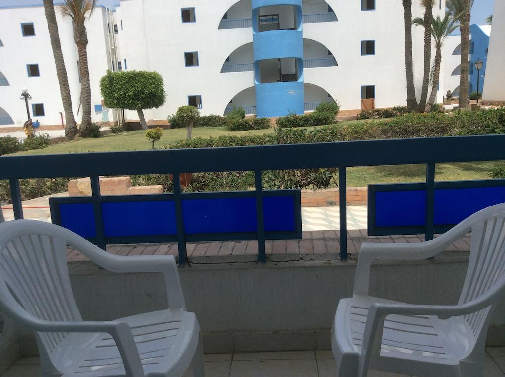 Noras Beach Hotel ポートサイド エクステリア 写真